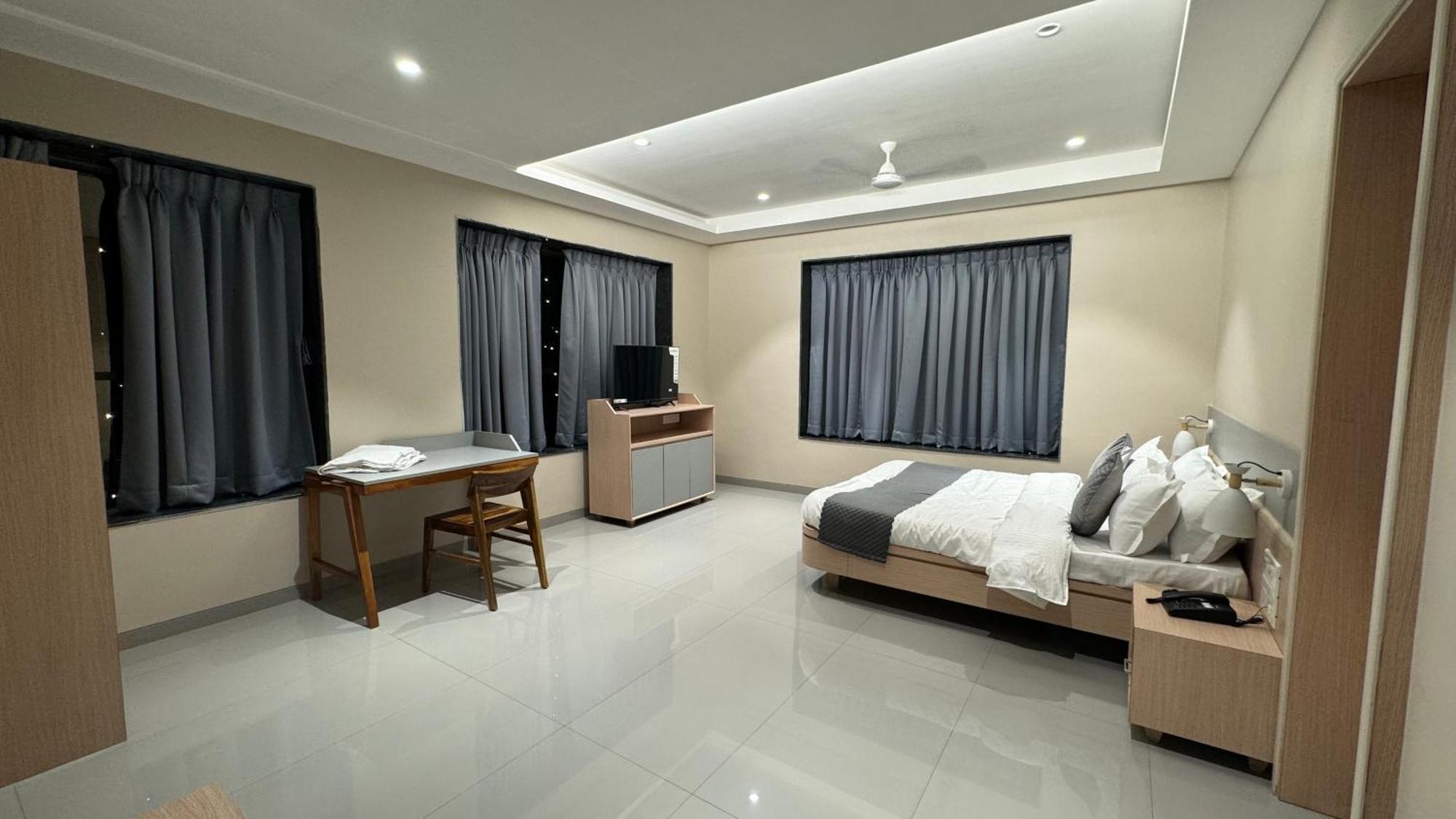 The Pavilion Park Resort Malegaon Exterior photo